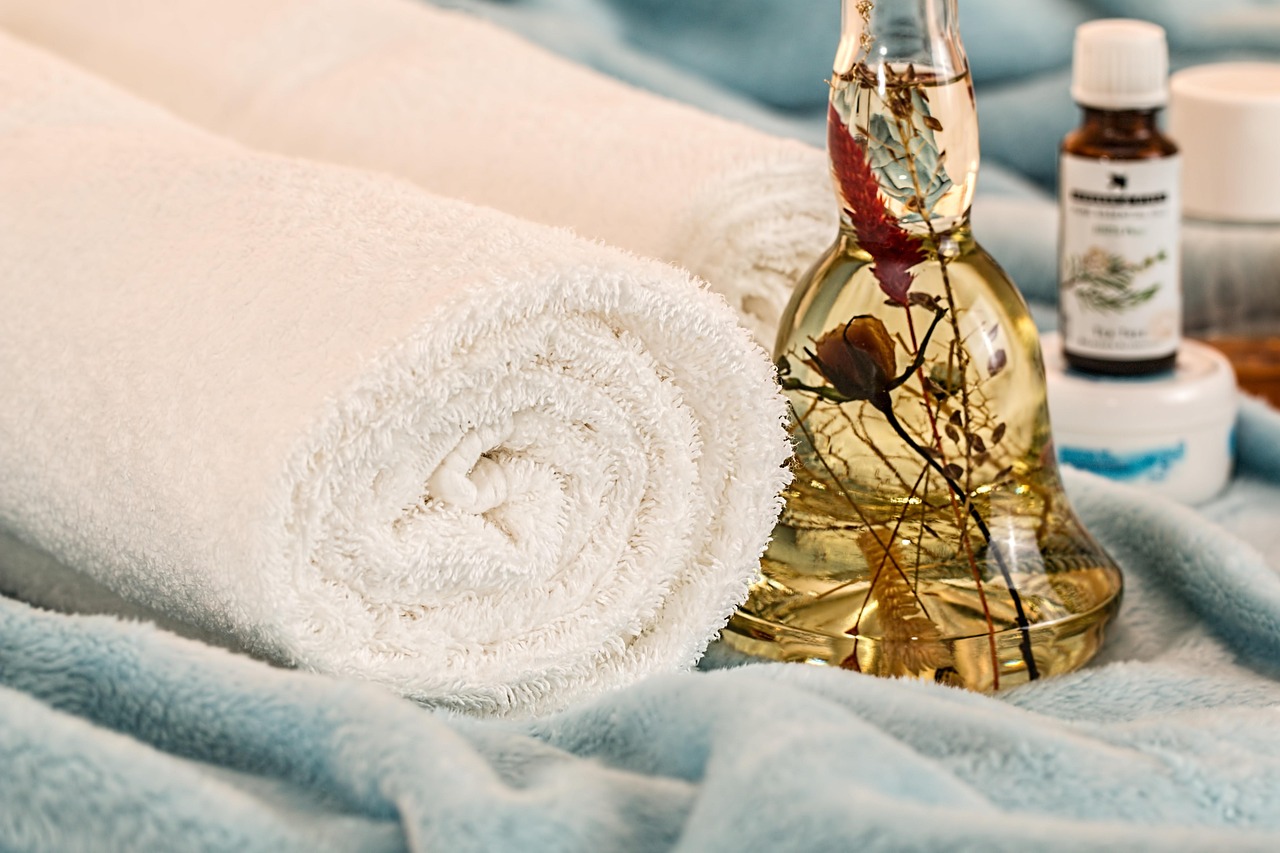 Why Is Melissa Essential Oil So Expensive? The Economics of a Scarce Distillation